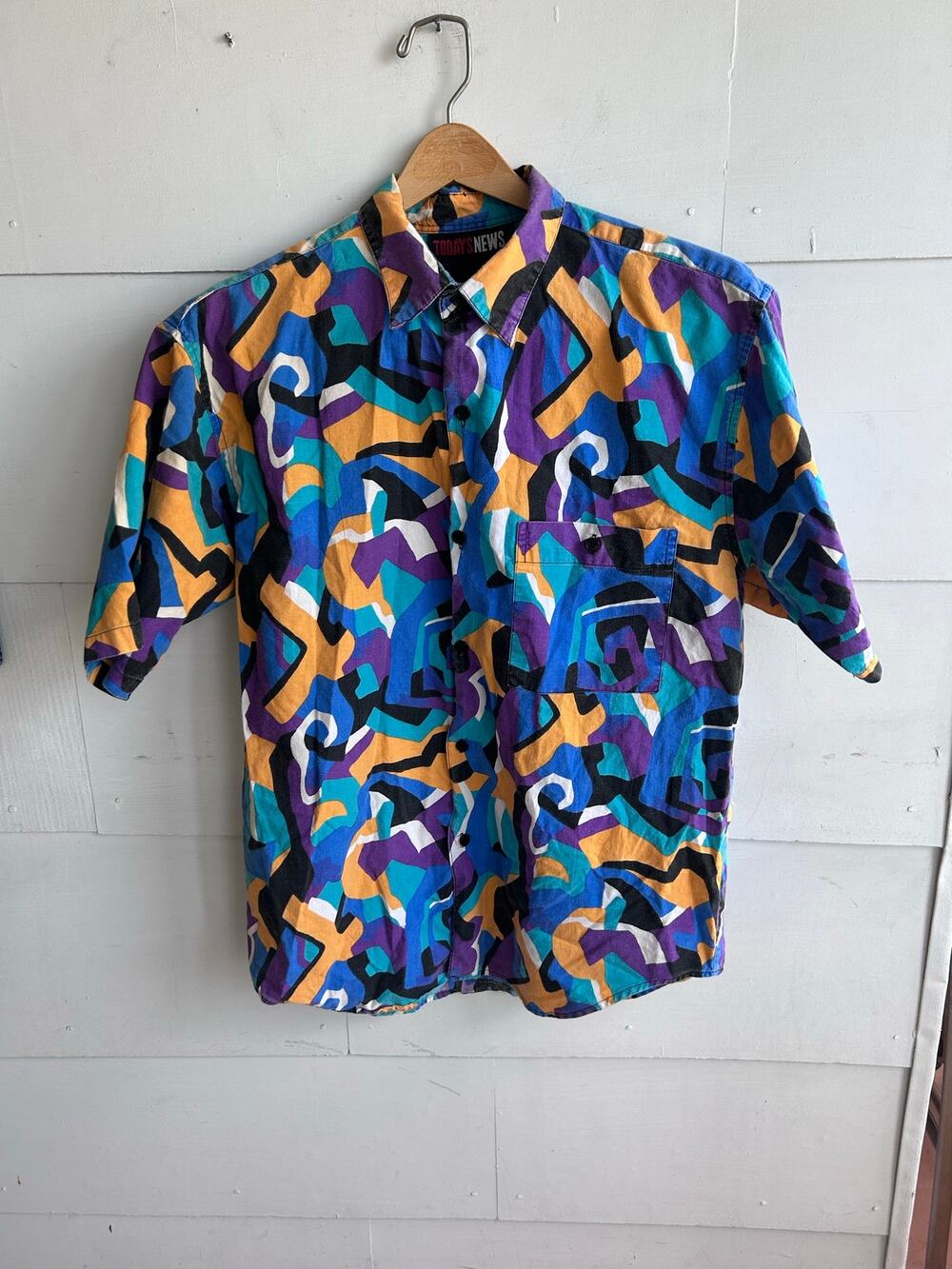 Today’s News Fun Men’s Button Up, See measurements for Size- Men’s Large